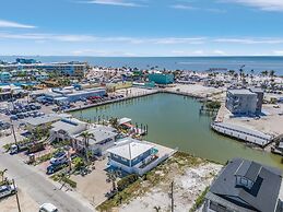 920 Bay Breeze Bungalow: Stunning Bay View Home W/ Heated Pool! 2 Bedr