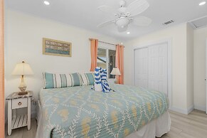 920 Bay Breeze Bungalow: Stunning Bay View Home W/ Heated Pool! 2 Bedr