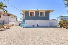 920 Bay Breeze Bungalow: Stunning Bay View Home W/ Heated Pool! 2 Bedr