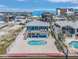 920 Bay Breeze Bungalow: Stunning Bay View Home W/ Heated Pool! 2 Bedr