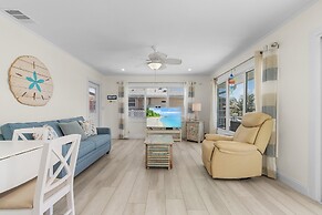 920 Bay Breeze Bungalow: Stunning Bay View Home W/ Heated Pool! 2 Bedr