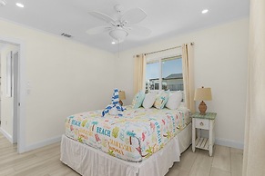 920 Bay Breeze Bungalow: Stunning Bay View Home W/ Heated Pool! 2 Bedr