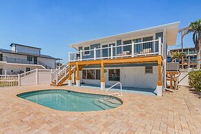 920 Bay Breeze Bungalow: Stunning Bay View Home W/ Heated Pool! 2 Bedr