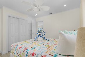 920 Bay Breeze Bungalow: Stunning Bay View Home W/ Heated Pool! 2 Bedr