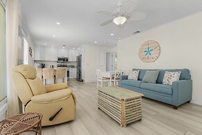 920 Bay Breeze Bungalow: Stunning Bay View Home W/ Heated Pool! 2 Bedr