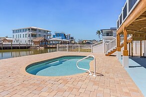 920 Bay Breeze Bungalow: Stunning Bay View Home W/ Heated Pool! 2 Bedr