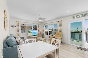 920 Bay Breeze Bungalow: Stunning Bay View Home W/ Heated Pool! 2 Bedr