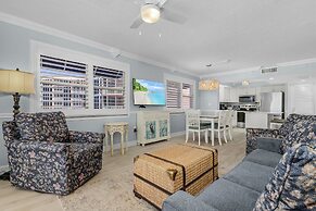 Beach Villas 706 Top-floor Condo W/ Gulf Views, Pool 2 Bedroom Condo