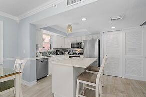 Beach Villas 706 Top-floor Condo W/ Gulf Views, Pool 2 Bedroom Condo