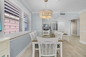 Beach Villas 706 Top-floor Condo W/ Gulf Views, Pool 2 Bedroom Condo