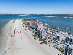 Beach Villas 706 Top-floor Condo W/ Gulf Views, Pool 2 Bedroom Condo