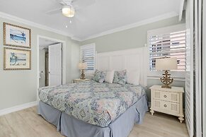 Beach Villas 706 Top-floor Condo W/ Gulf Views, Pool 2 Bedroom Condo