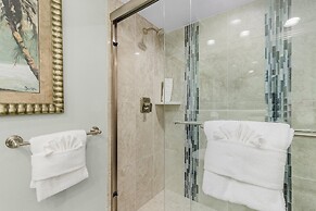 Beach Villas 706 Top-floor Condo W/ Gulf Views, Pool 2 Bedroom Condo