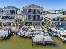 260 Coastal Luxe Retreat: 5bd/4.5ba, Pool & Spa, Water Views 5 Bedroom