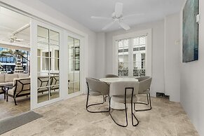 260 Coastal Luxe Retreat: 5bd/4.5ba, Pool & Spa, Water Views 5 Bedroom