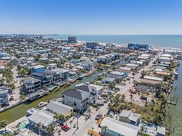 260 Coastal Luxe Retreat: 5bd/4.5ba, Pool & Spa, Water Views 5 Bedroom