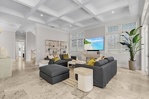 260 Coastal Luxe Retreat: 5bd/4.5ba, Pool & Spa, Water Views 5 Bedroom