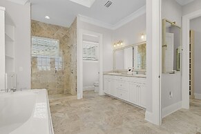260 Coastal Luxe Retreat: 5bd/4.5ba, Pool & Spa, Water Views 5 Bedroom