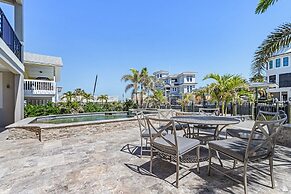 260 Coastal Luxe Retreat: 5bd/4.5ba, Pool & Spa, Water Views 5 Bedroom