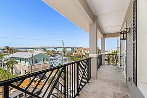 260 Coastal Luxe Retreat: 5bd/4.5ba, Pool & Spa, Water Views 5 Bedroom