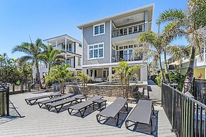260 Coastal Luxe Retreat: 5bd/4.5ba, Pool & Spa, Water Views 5 Bedroom