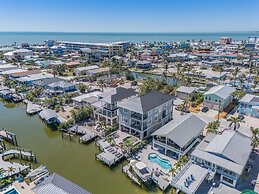 260 Coastal Luxe Retreat: 5bd/4.5ba, Pool & Spa, Water Views 5 Bedroom