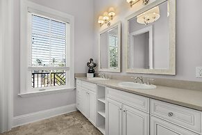 260 Coastal Luxe Retreat: 5bd/4.5ba, Pool & Spa, Water Views 5 Bedroom