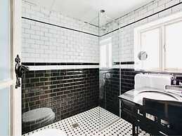 Looking Glass Cottage