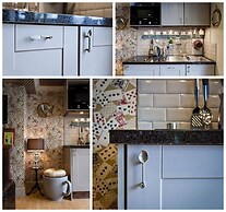 Looking Glass Cottage