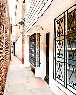 Looking Glass Cottage