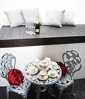 Looking Glass Cottage