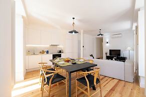 Sunny Lisbon Apartments by SoulPlaces