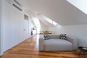 Sunny Lisbon Apartments by SoulPlaces