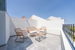 Sunny Lisbon Apartments by SoulPlaces