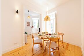Sunny Lisbon Apartments by SoulPlaces