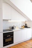 Sunny Lisbon Apartments by SoulPlaces