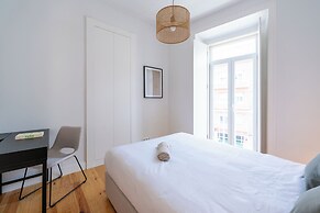 Sunny Lisbon Apartments by SoulPlaces