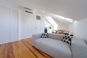 Sunny Lisbon Apartments by SoulPlaces