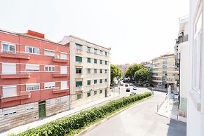 Sunny Lisbon Apartments by SoulPlaces