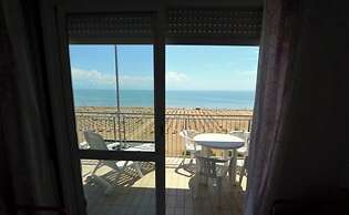 Seaside Bliss Apartment With Front sea View