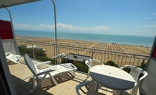Seaside Bliss Apartment With Front sea View