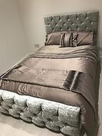 Charming 2-bed Flat in Swansea