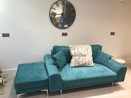 Charming 2-bed Flat in Swansea