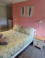 Room-comfortable Guest Room With a Bath