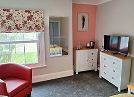 Room-comfortable Guest Room With a Bath