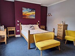 Room-comfortable and Spacious - Guest Ro