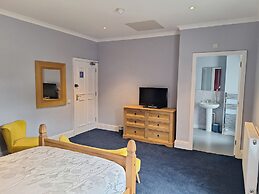 Room-comfortable and Spacious - Guest Ro