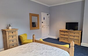 Room-comfortable and Spacious - Guest Ro