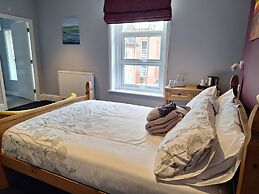 Room-comfortable and Spacious - Guest Ro