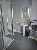 Room-comfortable and Spacious - Guest Ro